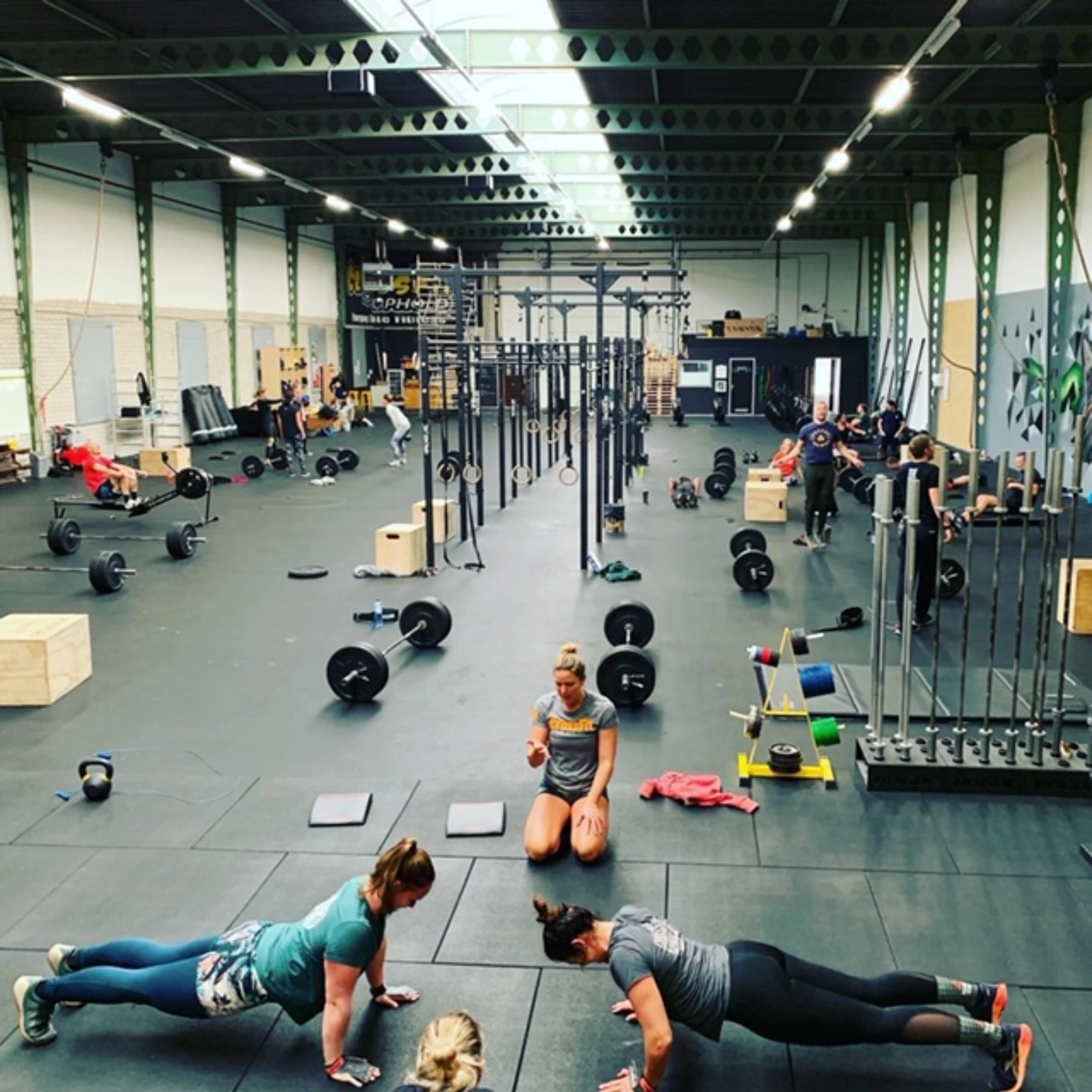 Flatline PRO Garage Gym Flooring Set – 18m² (18× 1m×1m×20mm Tiles)