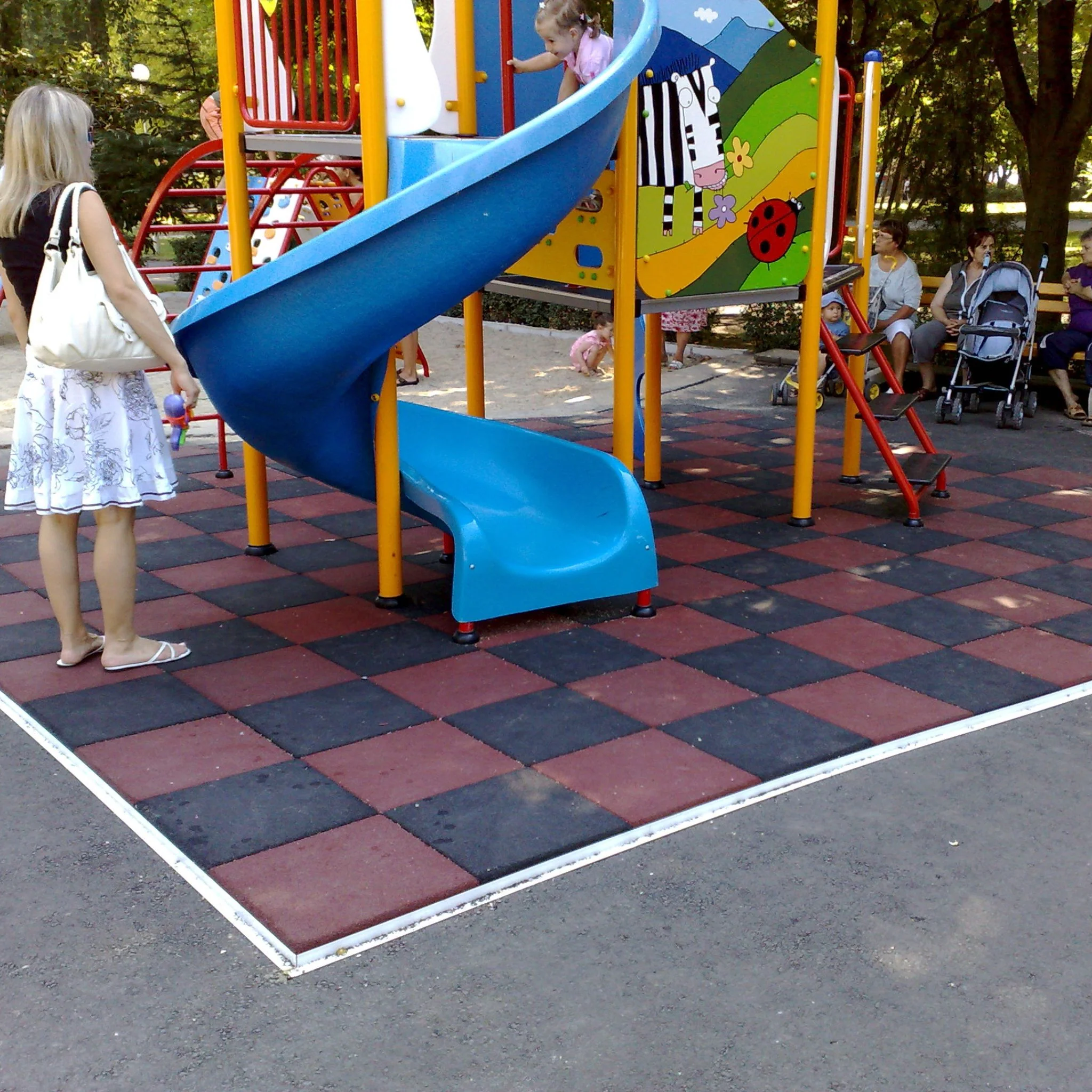 Cannons UK 50cm x 50cm x 40mm Rubber Playground Tiles (bulk discounts available) - Image 4