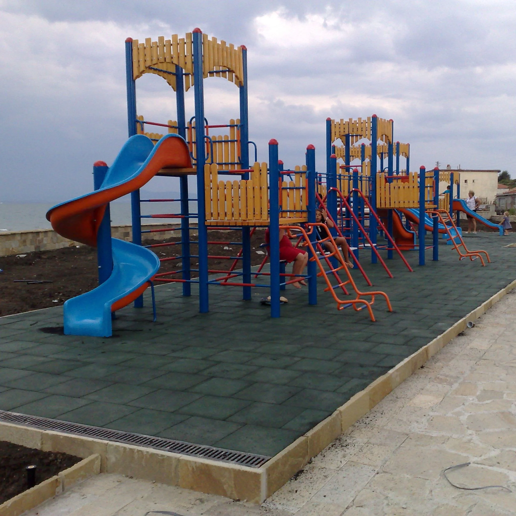 Cannons UK 50cm x 50cm x 40mm Rubber Playground Tiles (bulk discounts available) - Image 7