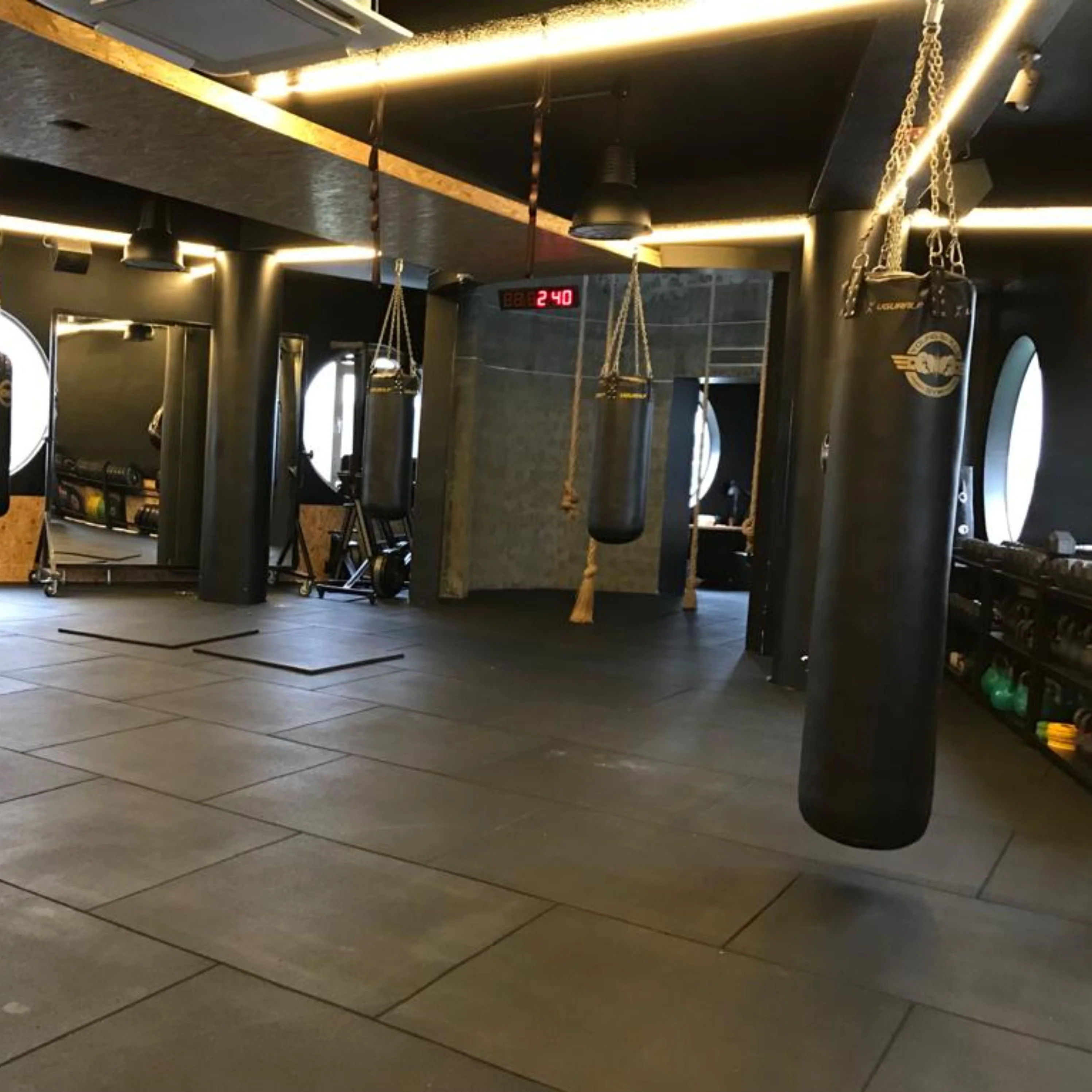 Flatline PRO Garage Gym Flooring Set – 55m² (55× 1m×1m×20mm Tiles) - Image 7